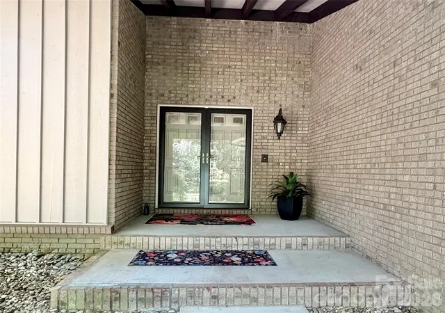 Photo 3 of Single family home for sale at 115 Woodhaven Dr, Hendersonville, NC 28739 | MLS# 4389153 | Listing updated on 2026-09-29