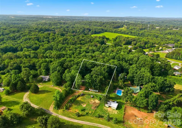 3rd image of 4075 Mamas Garden Dr, Hickory, NC 28602 | MLS# 4389157