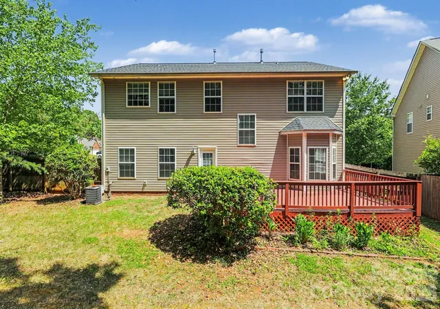 Photo 16 of Single family home for sale at 8539 Suttonview Dr, Charlotte, NC 28269 | MLS# 4389167 | Listing updated on 2026-10-08