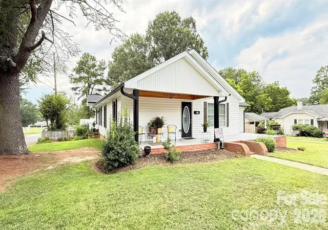 Homes for sale in Cherryville, NC | 210 W Church St, Cherryville, NC 28021 | MLS# 4389171