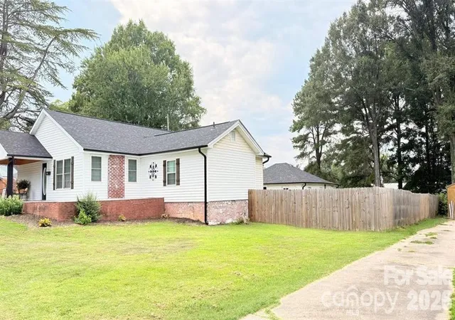 Homes for sale in Cherryville, NC | 210 W Church St, Cherryville, NC 28021 | MLS# 4389171