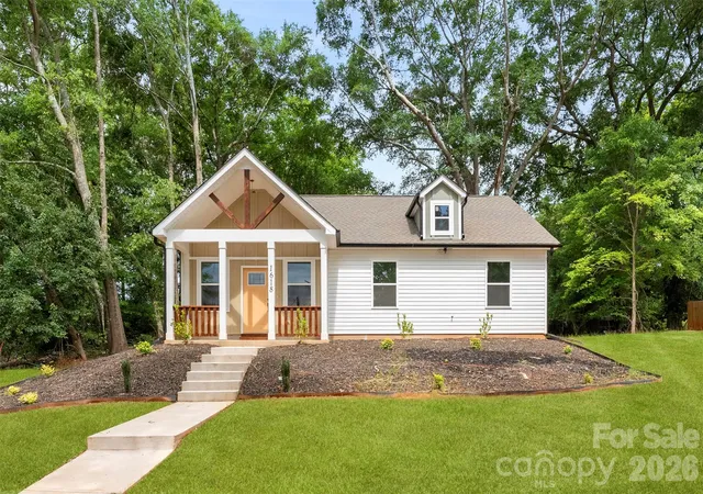Photo 2 of Single family home for sale at 1618 Eaves Rd, Shelby, NC 28152 | MLS# 4389221 | Listing updated on 2026-09-20
