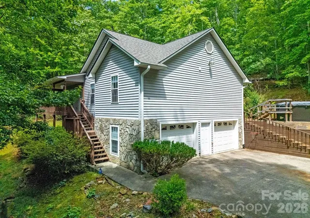 Homes for sale in Pisgah Forest, NC | 144 Lakeland Dr, Pisgah Forest, NC 28768 | MLS# 4389225