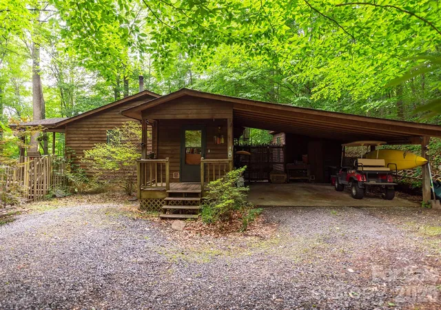2nd image of 23 Hunting Lodge Dr, Black Mountain, NC 28711 | MLS# 4389257