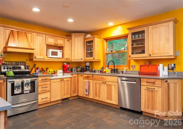 3rd image of 23 Hunting Lodge Dr, Black Mountain, NC 28711 | MLS# 4389257