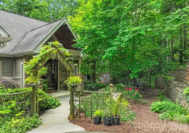 1st image of 522 Silver Hawk Ln, Weaverville, NC 28787 | MLS# 4389288