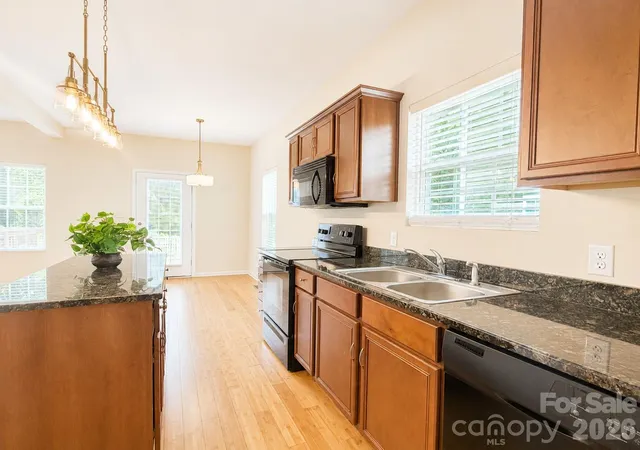 Photo 3 of Single family home for sale at 115 High Blf Cir, Mooresville, NC 28115 | MLS# 4389382 | Listing updated on 2026-09-14