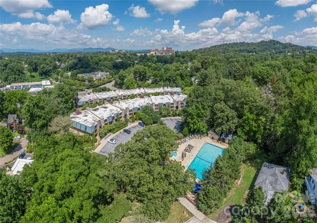 Listing Photo 2 - Condo for sale in building located at 222 Bowling Park Rd, Asheville, NC 28803 - Unit #