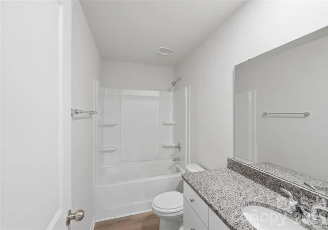 Photo 4 of Single family home for sale at 242 Landers Chapel Rd, Lincolnton, NC 28092 | MLS# 4389441 | Listing updated on 2026-09-26