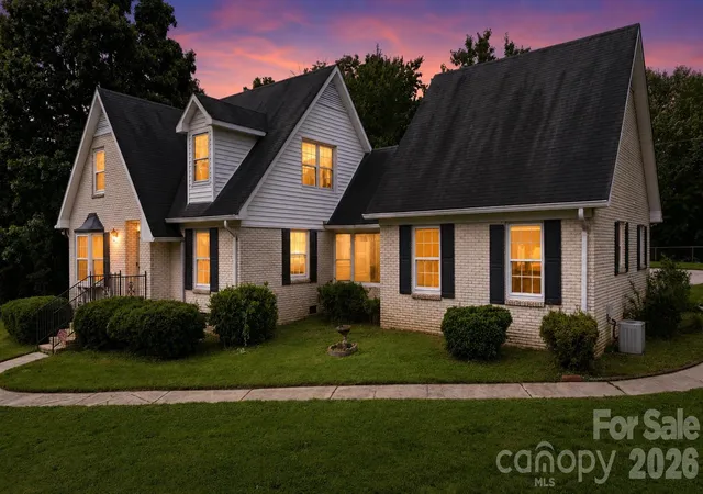 3rd image of 3343 Olde Creek Trl, Matthews, NC 28105 | MLS# 4389464