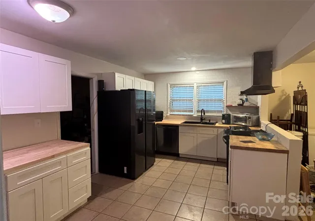 Photo 2 of Single family home for sale at 7010 Ludwig Dr, Charlotte, NC 28215 | MLS# 4389475 | Listing updated on 2026-09-17