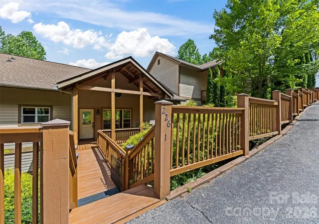 Homes for sale in Whittier, NC | 226 Sawgrass Dr, Whittier, NC 28789 | MLS# 4389476