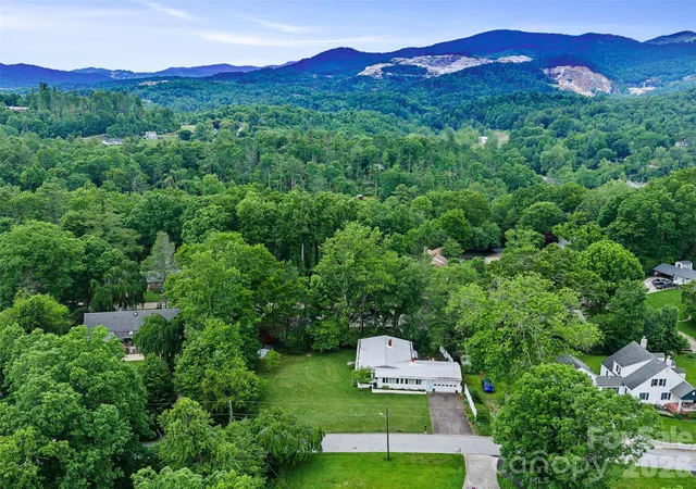 Homes for sale in Spruce Pine, NC | 44 Hemlock Ave, Spruce Pine, NC 28777 | MLS# 4389574