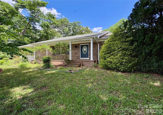 Homes for sale in Hendersonville, NC | 132 Haynes St, Hendersonville, NC 28791 | MLS# 4389593
