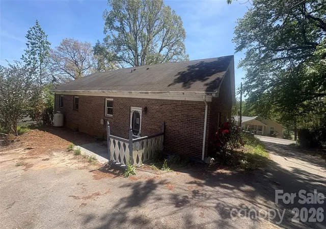 Homes for sale in Hendersonville, NC | 132 Haynes St, Hendersonville, NC 28791 | MLS# 4389593