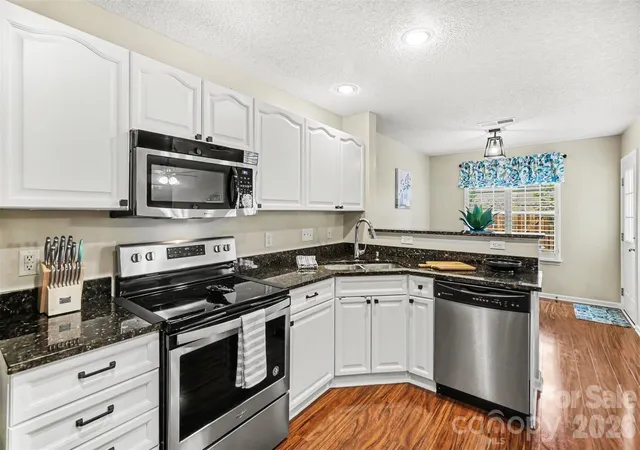 Photo 4 of Townhouse for sale at 9725 Mattforest Cir, Charlotte, NC 28277 | MLS# 4389671 | Listing updated on 2026-09-22