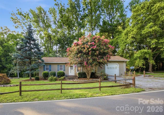 Photo 2 of Single family home for sale at 5513 Old Linville Rd, Marion, NC 28752 | MLS# 4389677 | Listing updated on 2026-08-11