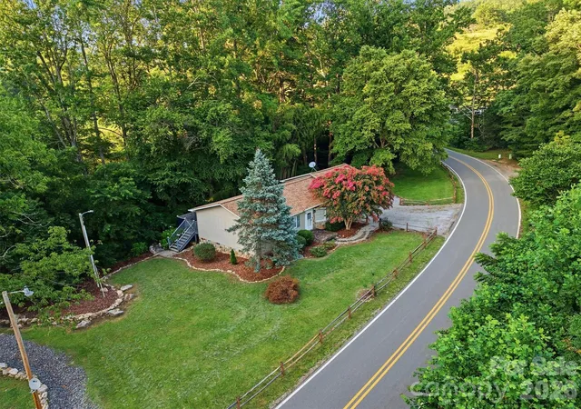 Photo 3 of Single family home for sale at 5513 Old Linville Rd, Marion, NC 28752 | MLS# 4389677 | Listing updated on 2026-08-11