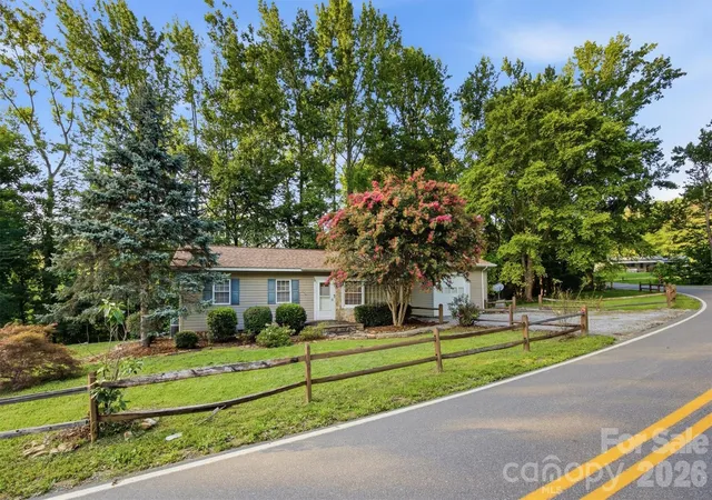 Photo 4 of Single family home for sale at 5513 Old Linville Rd, Marion, NC 28752 | MLS# 4389677 | Listing updated on 2026-08-11