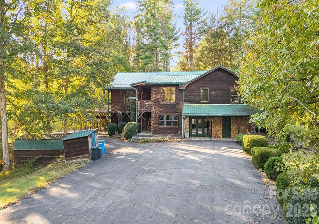 Photo 3 of Single family home for sale at 104 Paramount Dr, Leicester, NC 28748 | MLS# 4389746 | Listing updated on 2026-10-21
