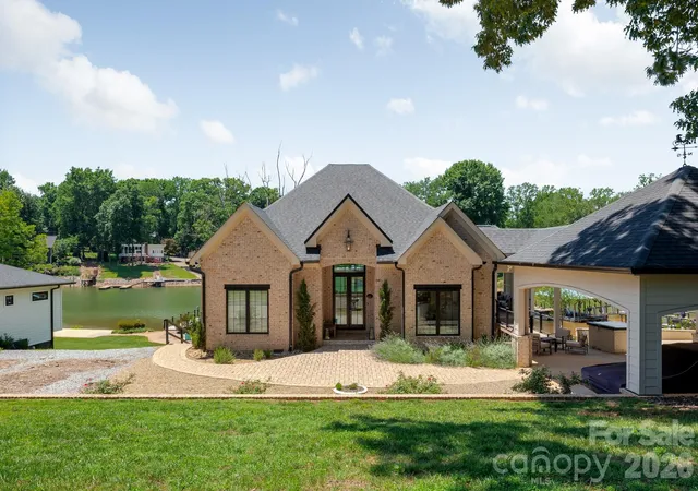 Photo 4 of Single family home for sale at 445 Sundown Rd, Mooresville, NC 28117 | MLS# 4389799 | Listing updated on 2026-10-01