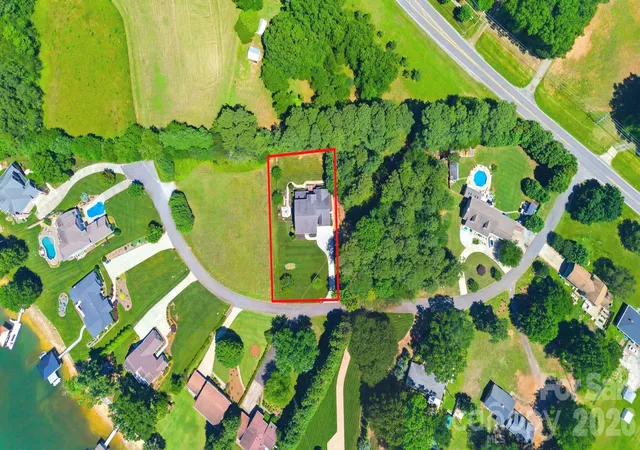 Photo 2 of Single family home for sale at 16000 Sunset Dr, Huntersville, NC 28078 | MLS# 4389802 | Listing updated on 2026-10-09
