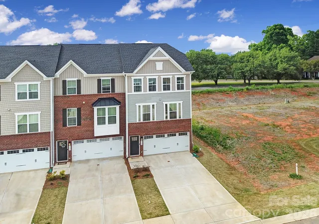 3rd image of 2528 Grantham Pl Dr, Fort Mill, SC 29715 | MLS# 4389820