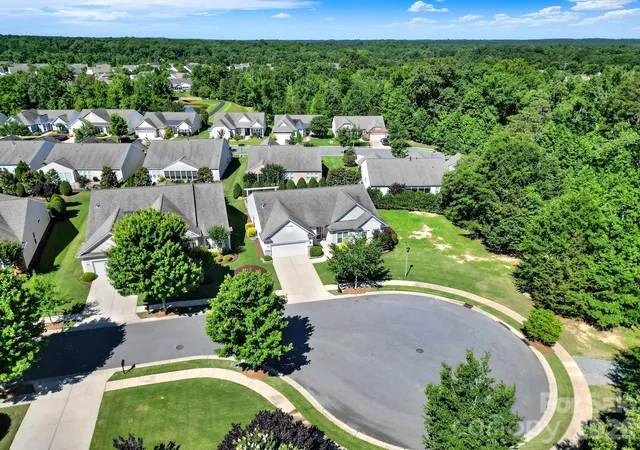 Photo 2 of Single family home for sale at 2029 Primrose Ct, Fort Mill, SC 29707 | MLS# 4389837 | Listing updated on 2026-09-02