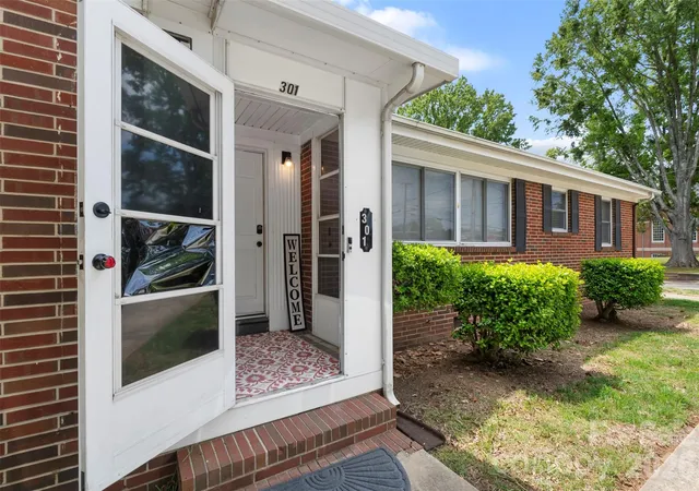 Photo 3 of Single family home for sale at 301 N Fulton St, Salisbury, NC 28144 | MLS# 4389893 | Listing updated on 2026-06-20