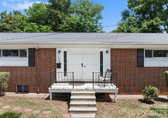 Photo 3 of Single family home for sale at 301 N Fulton St, Salisbury, NC 28144 | MLS# 4389893 | Listing updated on 2026-06-20
