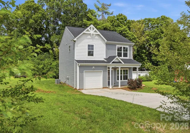 Photo 1 of Single family home for sale at 2604 Greencrest Ln, Statesville, NC 28677 | MLS# 4389908 | Listing updated on 2026-08-24
