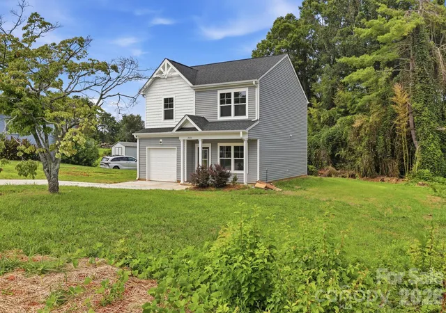 Photo 3 of Single family home for sale at 2604 Greencrest Ln, Statesville, NC 28677 | MLS# 4389908 | Listing updated on 2026-08-24