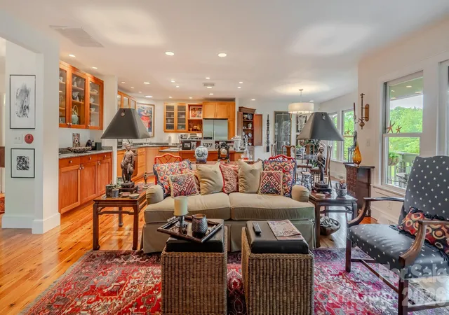 3rd image of 77 Chestnut St, Tryon, NC 28782
