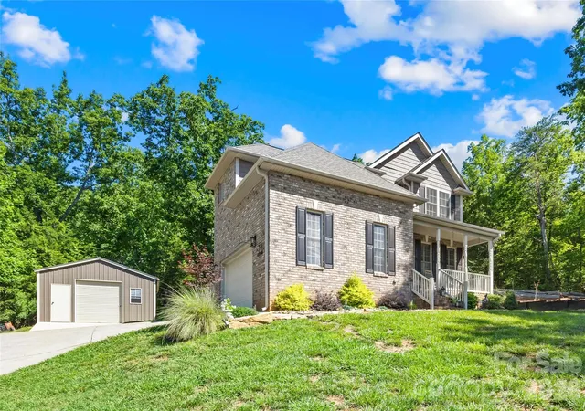 Homes for sale in Dallas, NC | 244 Mark Ryan Ln, Dallas, NC 28034 | MLS# 4389974