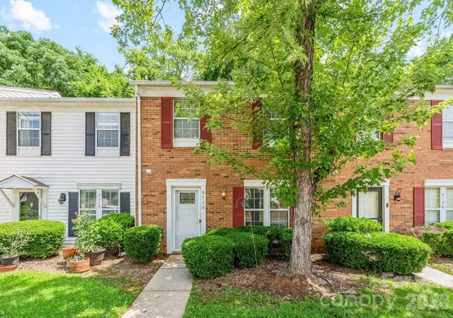 Homes for sale in Matthews, NC | 9710 Old Gate Dr, Matthews, NC 28105 | MLS# 4389990