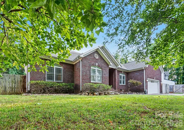 3rd image of 3801 Hayden Dr, Charlotte, NC 28269 | MLS# 4389993