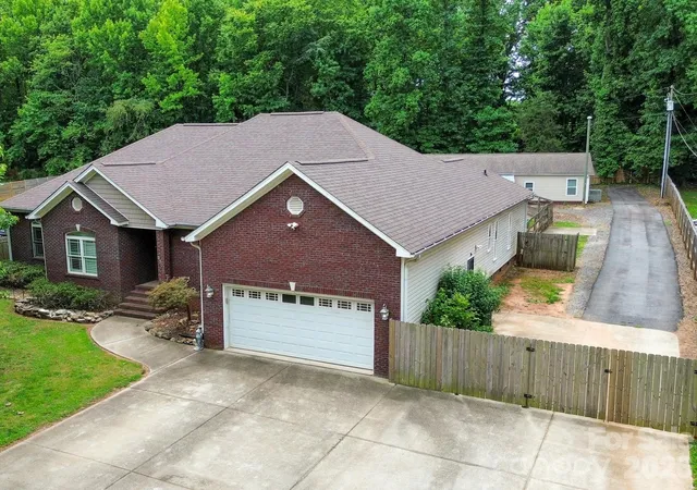 4th image of 3801 Hayden Dr, Charlotte, NC 28269 | MLS# 4389993