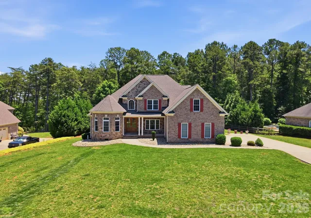 Photo 2 of Single family home for sale at 146 Orchard Farm Ln, Mooresville, NC 28117 | MLS# 4389994 | Listing updated on 2026-08-18