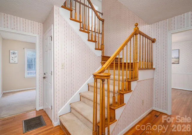 Photo 4 of Single family home for sale at 2302 Lowell Bethesda Rd, Gastonia, NC 28056 | MLS# 4390007 | Listing updated on 2026-09-19