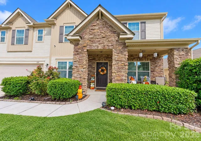 Photo 2 of Single family home for sale at 1231 Tranquil Fls Ln, Matthews, NC 28104 | MLS# 4390009 | Listing updated on 2026-10-20