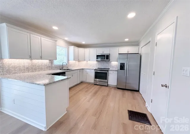 Photo 2 of Single family home for sale at 609 Ginger Dr, Kings Mountain, NC 28086 | MLS# 4390011 | Listing updated on 2026-09-21