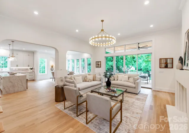 Photo 4 of Single family home for sale at 4627 Water Oak Rd, Charlotte, NC 28211 | MLS# 4390042 | Listing updated on 2026-10-03