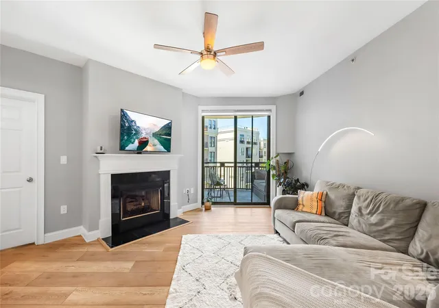 2nd image of 718 W Trade St, Charlotte, NC 28202