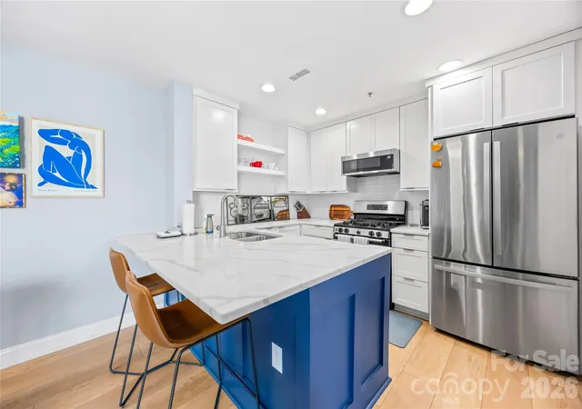 4th image of 718 W Trade St, Charlotte, NC 28202