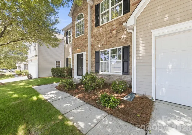 Homes for sale in Matthews, NC | 2700 Piersland Dr, Matthews, NC 28104 | MLS# 4390118