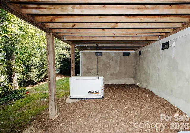 2nd image of 47 Victoria Park Dr, Hendersonville, NC 28792