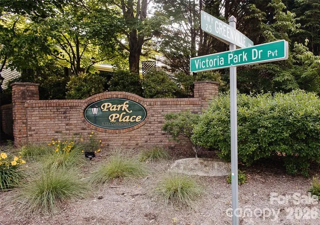 Homes for sale in Hendersonville, NC | 47 Victoria Park Dr, Hendersonville, NC 28792 | MLS# 4390131