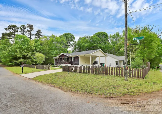Photo 4 of Single family home for sale at 8301 Washington Blvd, Charlotte, NC 28262 | MLS# 4390154 | Listing updated on 2026-07-31