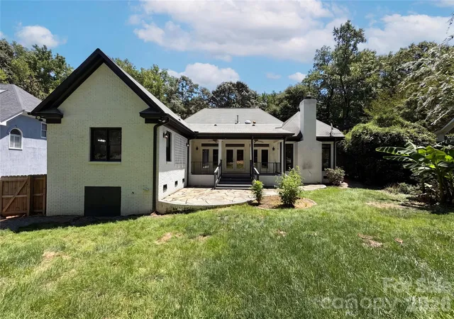 Photo 4 of Single family home for sale at 5309 Lancelot Dr, Charlotte, NC 28270 | MLS# 4390169 | Listing updated on 2026-10-01