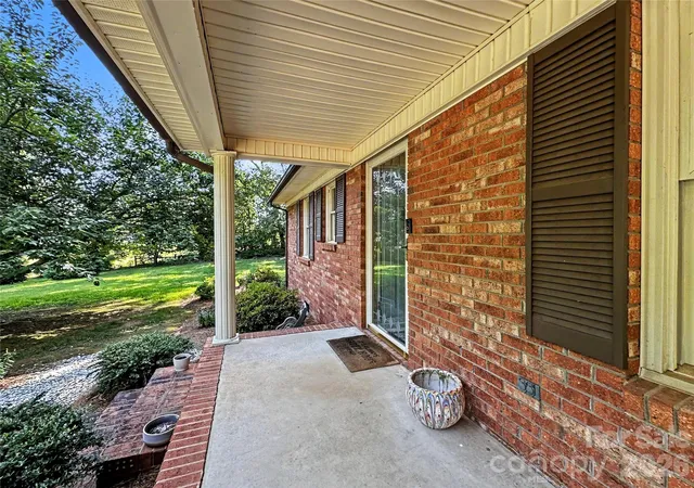 Homes for sale in Statesville, NC | 213 Bostian Lake Rd, Statesville, NC 28677 | MLS# 4390171